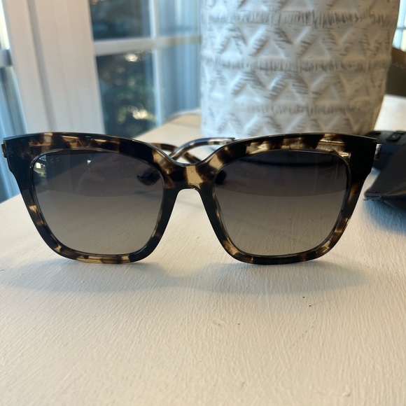 NEW Diff Sunglasses “Bella” - Picture 1 of 5